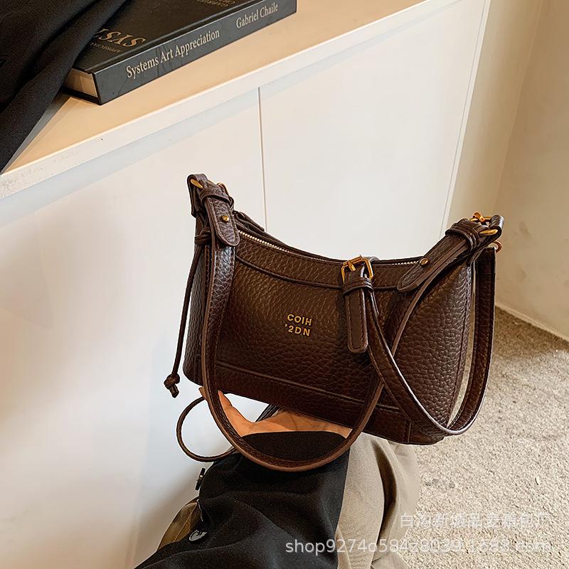 

Lychee pattern bag women s 2025 new letter shoulder underarm pillow bag fashionable and simple crossbody portable women s bag