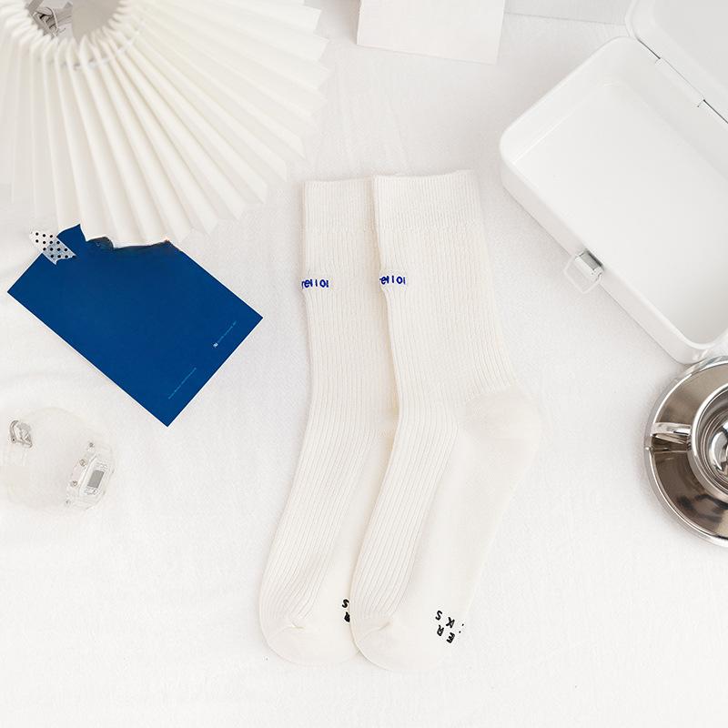 

Синие носки, Персонализированные носки средней длины с двойной иглой, Модные вышитые английские носки для мужчин и женщин 1 pair белый