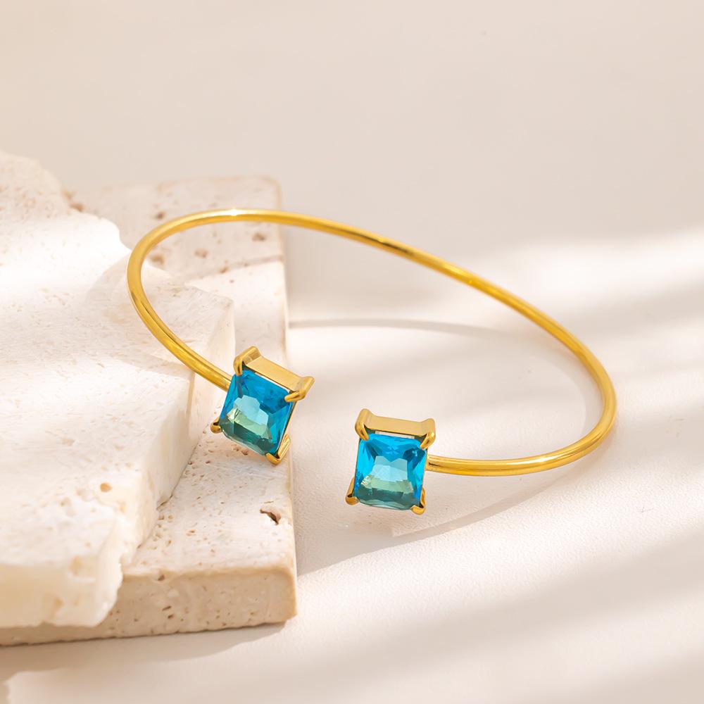 European & American Fashion Zirconia Square Bracelet, Thin Curved Surface, Adjustable Open 18K Gold-Plated Titanium Steel.