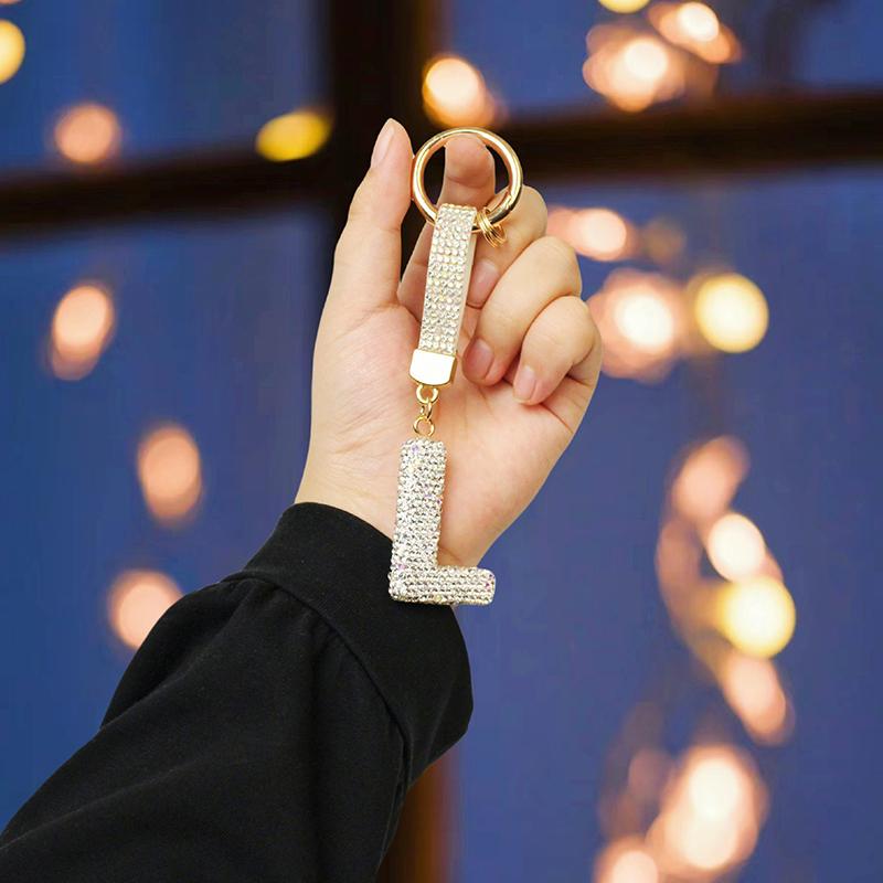 1PC Keychains Ideal Gift Letter Design Bling Key Ring Accessory Full Rhinestone Design Lucky Pendant 26 Alphabet Letters