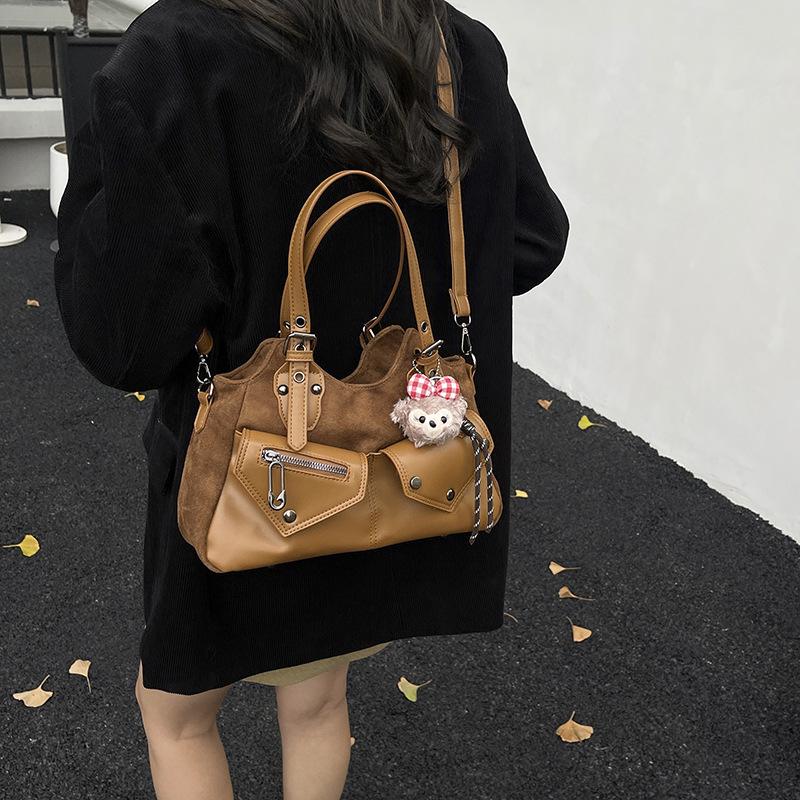 Exquisite Women's Fashion Versatile Shoulder Crossbody Bag - High-End Casual Commuter for Autumn/Winter 2025