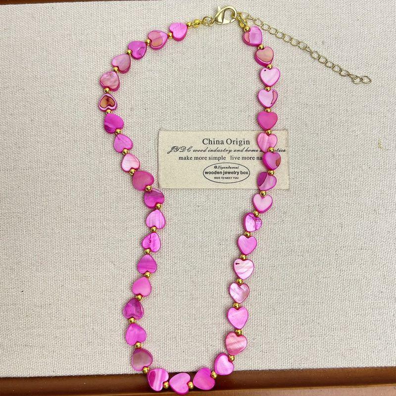 

and American Style Personalized Pink Heart Shell Beaded Necklace for Women, Beach Vacation Style Versatile Clavicle Chain with a High-End Feel Shell Love Necklace