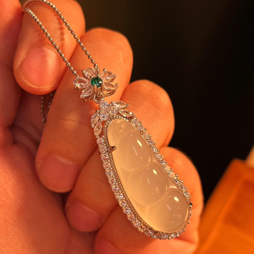 Jade White Ice Light Natural White Chalcedony Pendant Agate Pendant, Real Shot