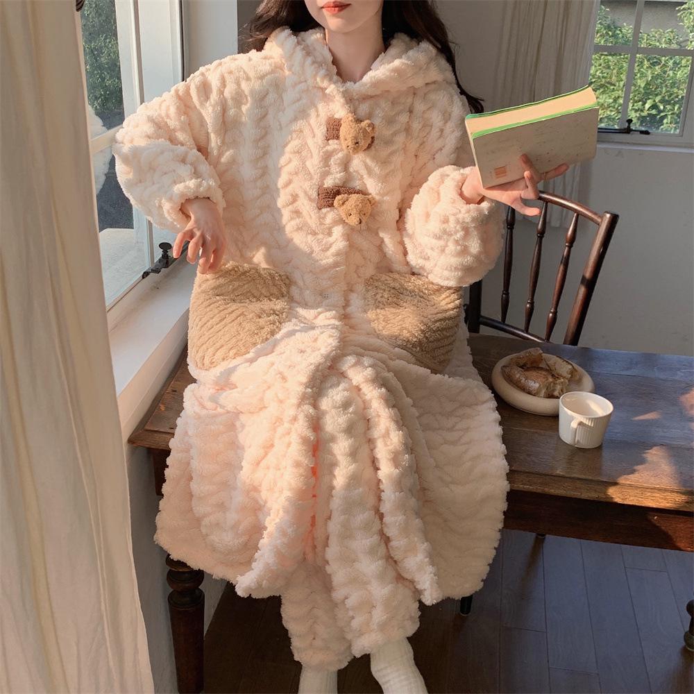 Damen Kapuzen-Nachthemd aus Korallenfleece mit Bär - Warmer und kuscheliger Plüsch-Bademantel in voller Länge