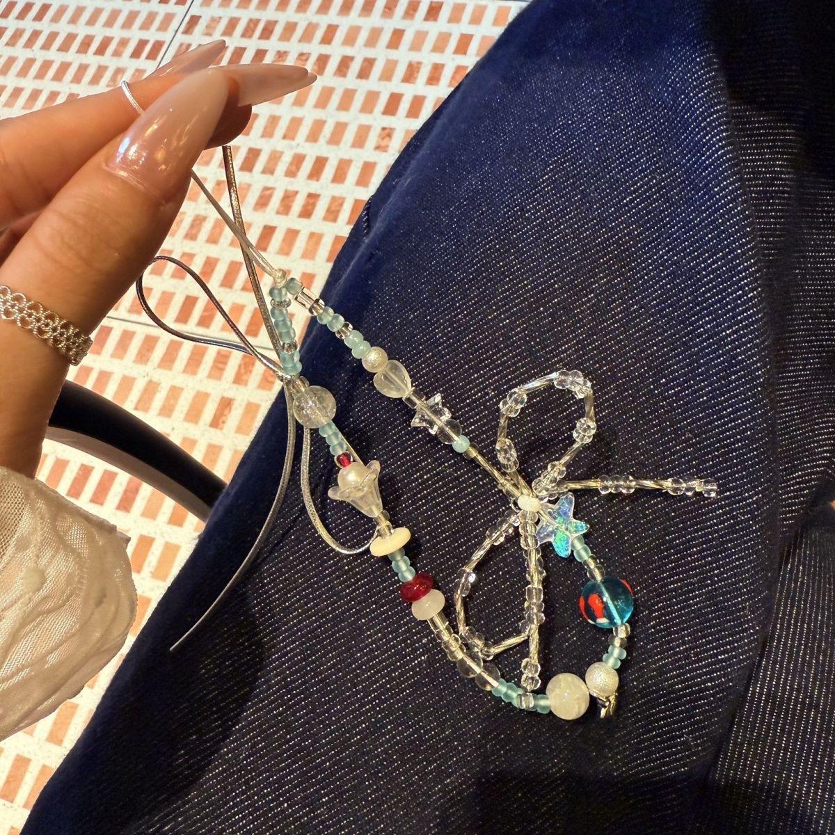 Original Niche Beaded Bow Phone Chain and CCD Camera Lanyard with Exquisite Pendant, Anti-Drop Design Girl Bow Bead Phone Lanyard