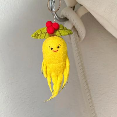 Felt Ginseng Keychain Handmade Wool Felt Ginseng Fruit Bag Charm with Leaves Soft Fluffy Pendant for Wallet Backpack Handbag Automobile Accessory