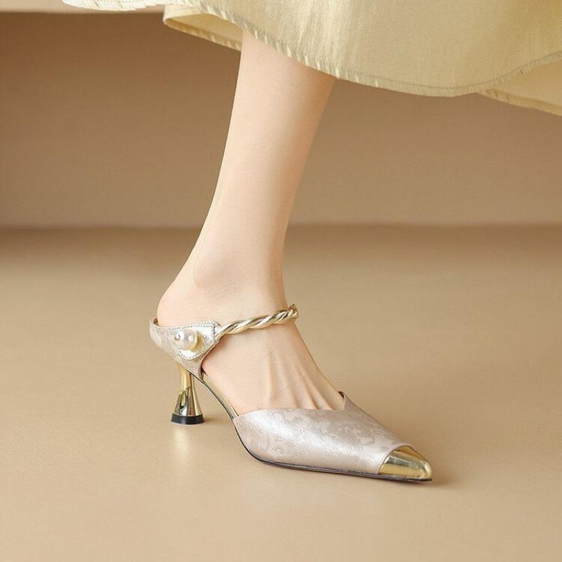 Korea Style Shoes Outside Women's Slippers And Ladies Sandals Non Slip Novelties Sale Original Comfortable Elegan Slides