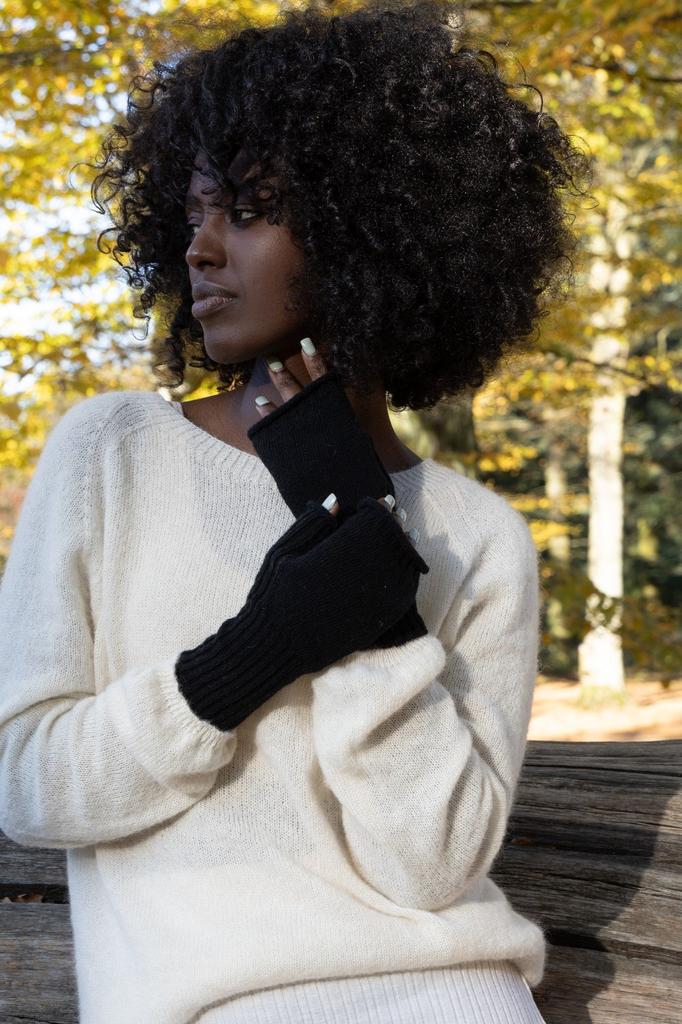 Black wool mittens