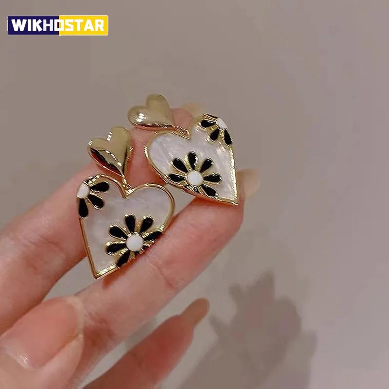 Fashionable Retro Flower Heart-Shaped Women's Earrings with Daisy Pattern Enamel Earrings Party Jewelry Gifts for Women