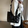 Chic And Spacious Simple Diamond Pattern Shoulder Bag For Everyday Use In 2023