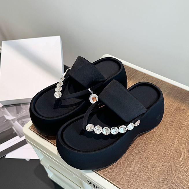 Rhinestone Toes Round Head Thick-soled Slippers Women Wear Summer 2025 Vacation Cool Slippers Small People Increase Height Flip-flops
