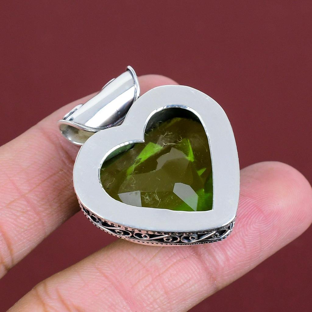Faceted Peridot Pendant Top Quality Gemstone Jewelry Vintage Handmade Pendant 925 Sterling Silver Pendant Stylish Jewelry Engagement Gifts