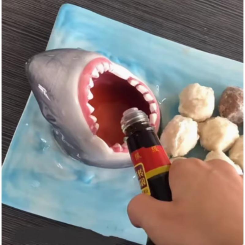 Fun Japanese beach shark ceramic sushi serving plate with soy sauce rack, fruit storage, exquisite table decoration tableware