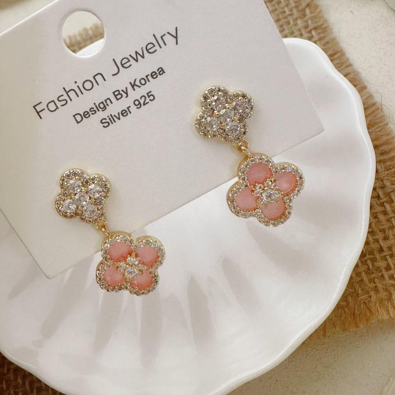 French Elegant Pink Mother-of-Pearl Clover Stud Earrings - Versatile, Sweet, and Luxurious Design