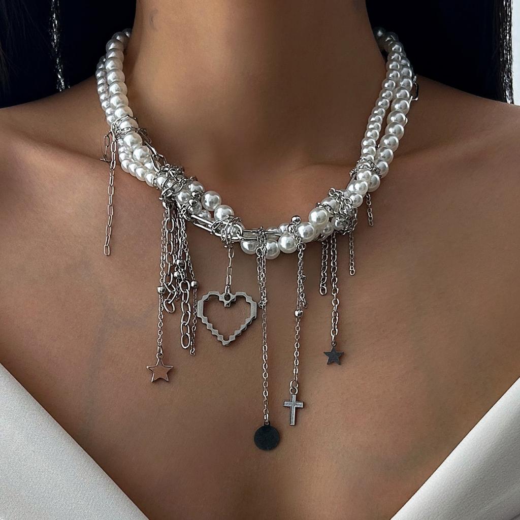 Fashionable Tassels Heart Pendant Necklace with Imitation Pearls and Metal Chain Modern Necklace Present for Women