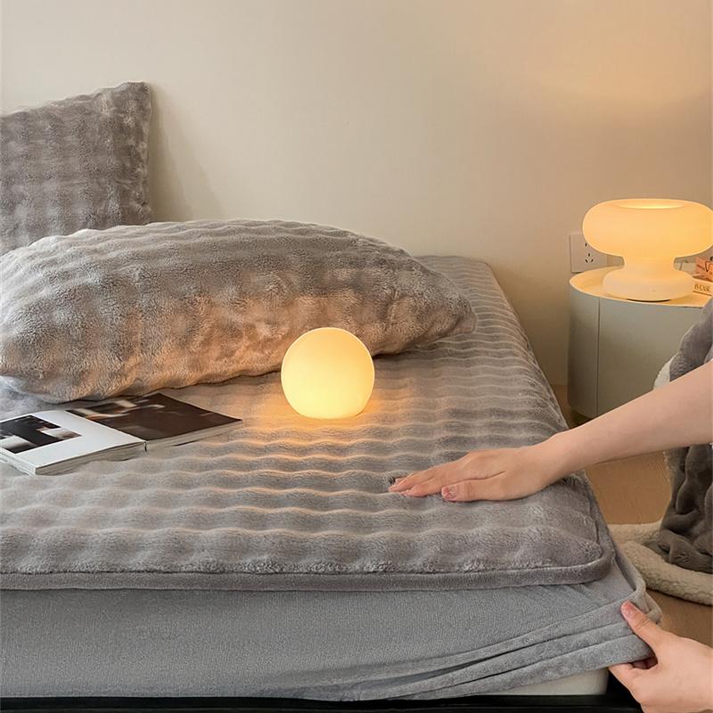 

Imitation Rabbit Plush Fitted Sheet with Pillowcases Solid Color Milk Fleece Bedding Sheet Winter Warm Mattress Protector Cover 0.9x2.0m 1pcs sheet светло-серый