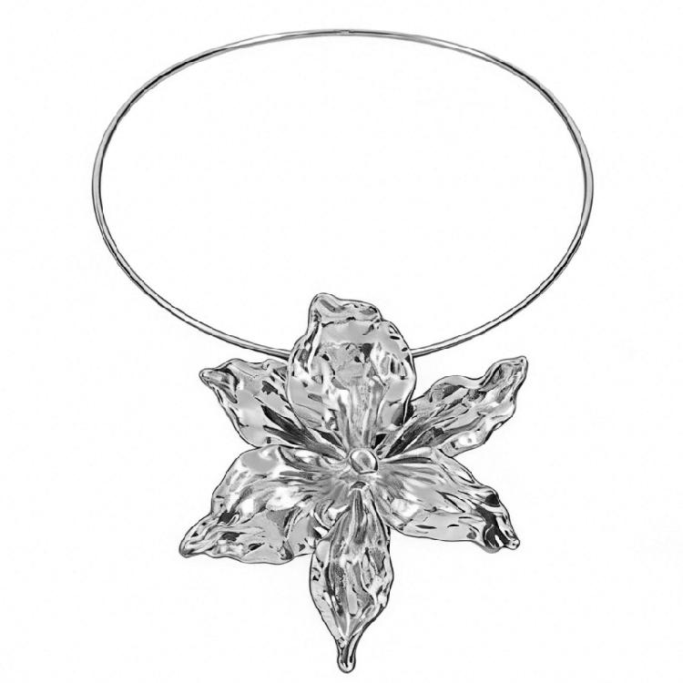 Comfortable Alloy Floral Necklace for Women Daily Commute and Special Event Flower Pendant Collarbone Chain