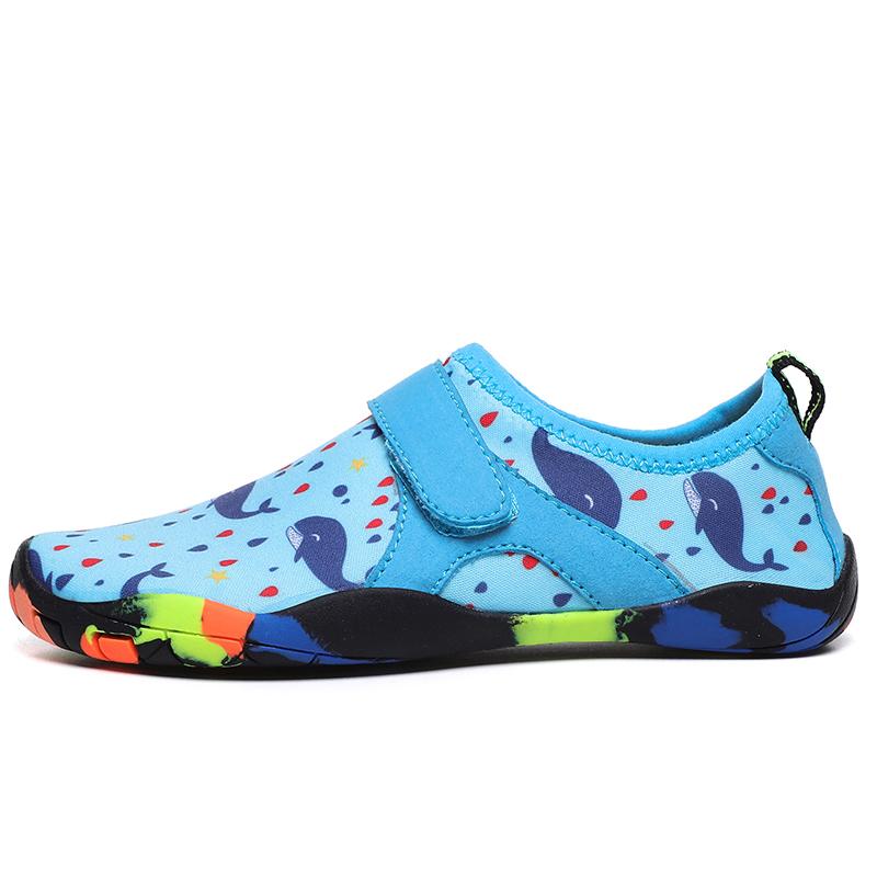 

Kid Size 29-38 Printed Upstream Swimming Shoes for Children Soft Soled Snorkeling Wading Beach Shoes Outdoor Boys Diving Shoe 34 небо синє кольору