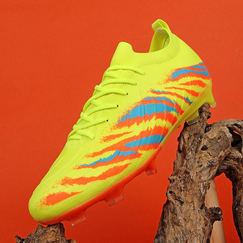 New World Cup Messi football shoes for boys and girls, teenage students, spikes, light training grass sports shoes