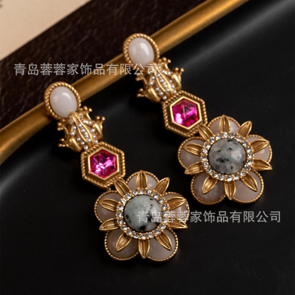 Vintage Jewelry Procurement Heavy Industry Light Luxury Retro Flower Earrings Sweet High-end Feeling