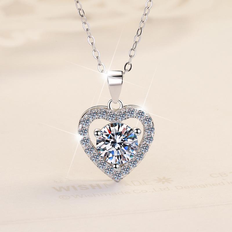 S925 Sterling Silver Necklace 1 Carat Love Heart Pendant Plated 18 Gold Silver Jewelry Moissanite Clavicle Chain 2026