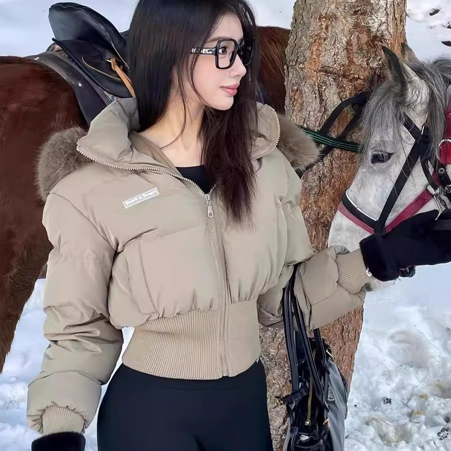 Neuer Stil Pelzkragen Kapuzen Steppmantel mit Taille und verdickter kurzer Daunen-Steppjacke für Damen