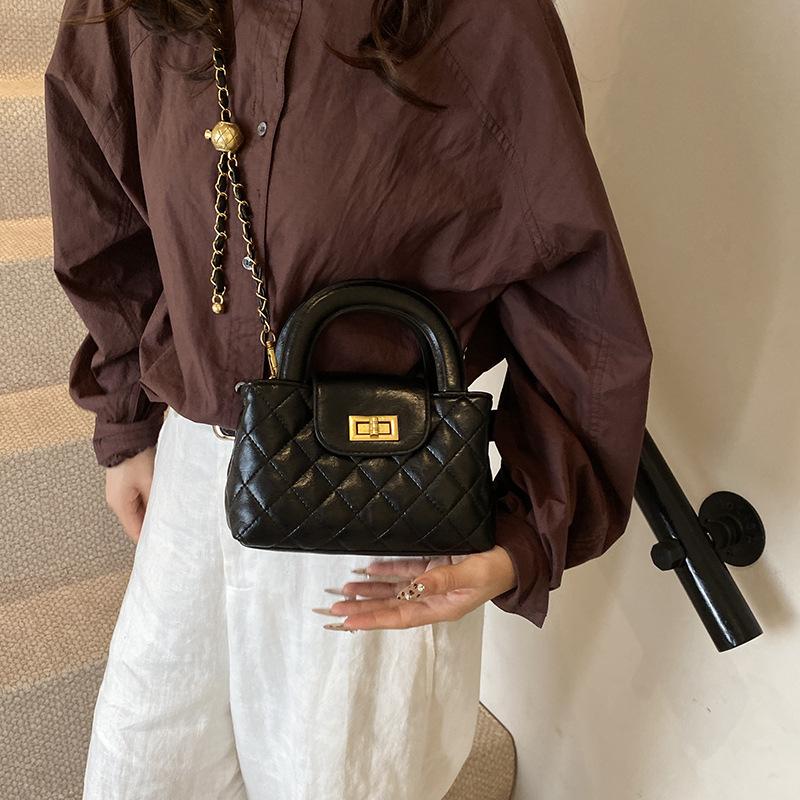 

2025 новая нишевая ромбовидная сумка-цепочка весна и лето модная ручная простая сумка для通勤 через плечо 19.5*5.5*13 чёрный