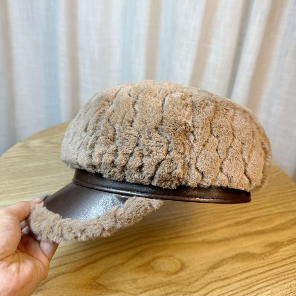 New Octagonal Hat for Women In Autumn and Winter Fashionable and Warm Face Showing Small Plush Duck Cap