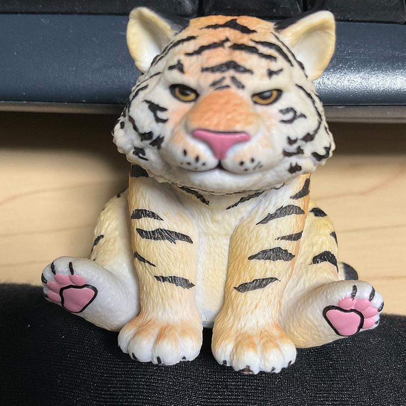 Genuine Gacha Figure Small Scale Model Round Rolling Animal 03 Giraffe Tiger Sloth Red Panda Action Figure Model Toys