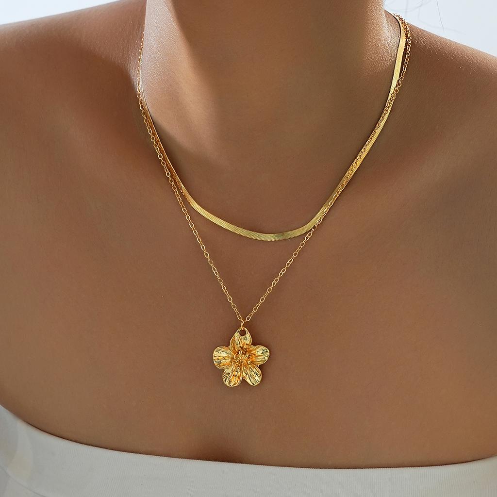 2pcs Retro Gold Color Flower Pendant Necklaces for Women Simple Elegant Snake Chain Necklace Set Fashion Aesthetic Charm Jewelry