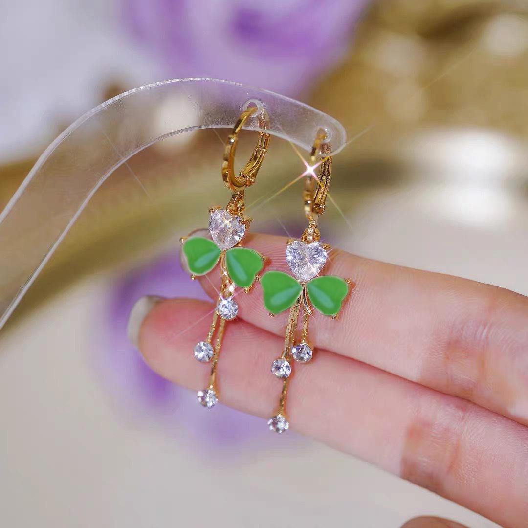 

Trendy 2025 Luxury Tassel Earrings: Three-Leaf Flower Design for Women зелёный