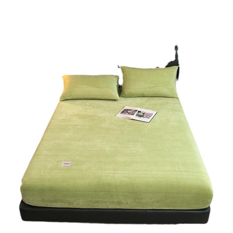 Winter Crystal Velvet Bedspread Set: Single-Piece Milk Velvet Fitted Sheet & Protective Cover for Dorm, Thickened Three-Piece.