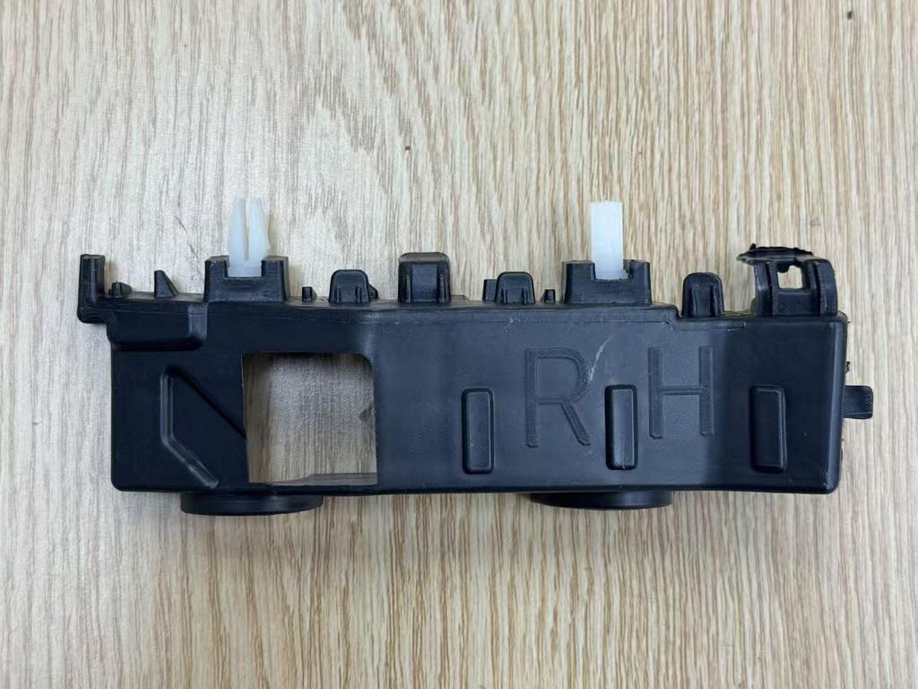 Hyundai Tucson 2015 Front Right Bumper Bracket, Part 86514-D3000