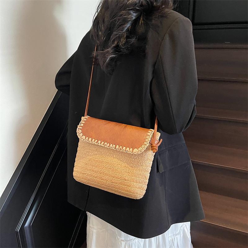 Casual small bag women's new fashion messenger bag spring and summer versatile seaside vacation woven straw bag
