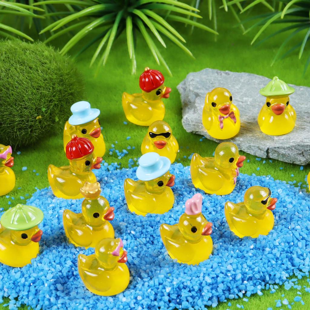 Luminous Cartoon Duck Keychain Pendant - Creative Resin Street Figurine Mini Accessory
