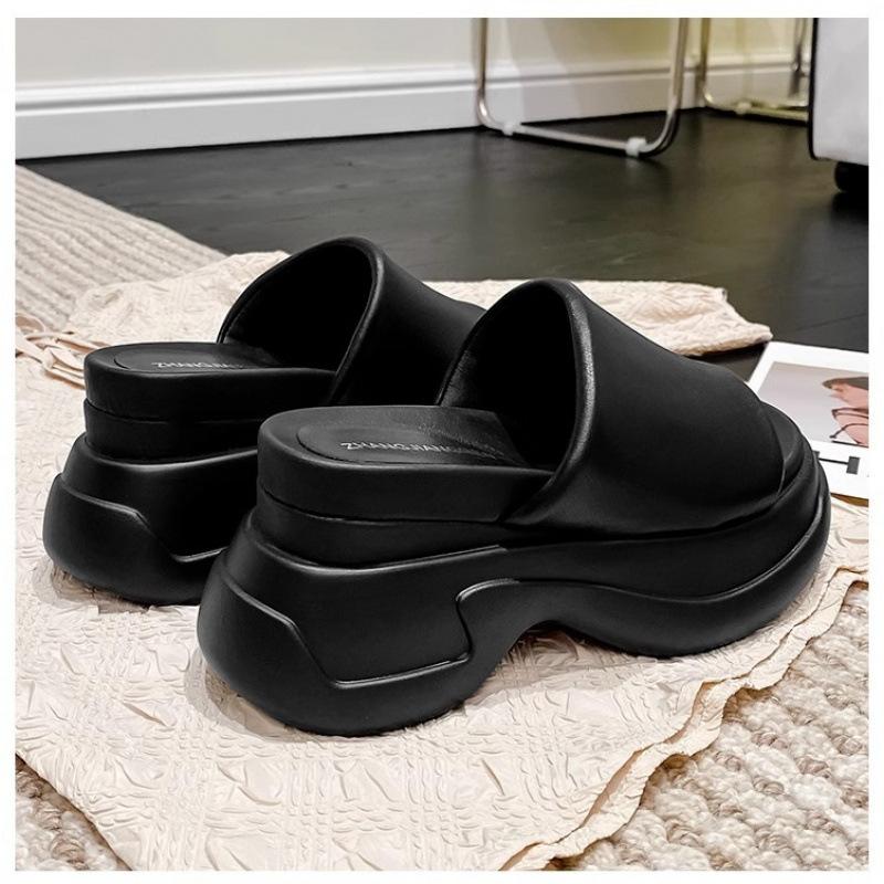 Muffin thick bottom with slippers for women's outer wear 2025 summer new versatile small height increase beach cool slippers