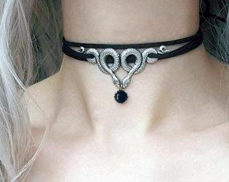 

Punk Gothic Silver Color Two Snakes Entwined Circle Multi-layered Leather Rope Choker Necklace for Women Men Hallowmas Jewelry чорний