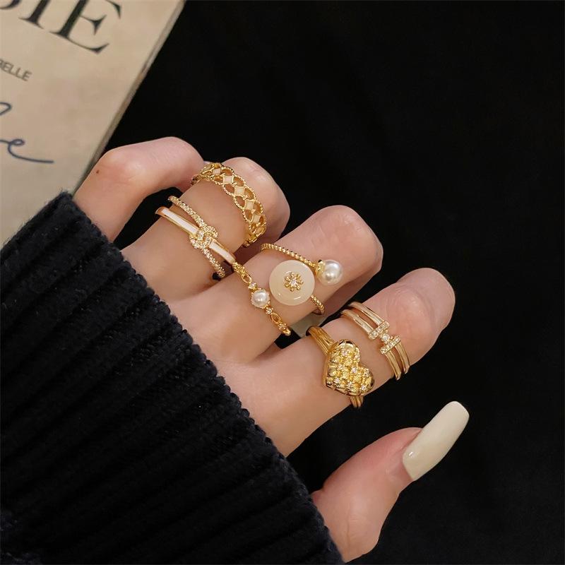 Gold Liebe Retro Offener Ring Französischer Mittelalterstil Eleganter Mode-Tropfen-Glasur Premium-Ring Zeigefingerring