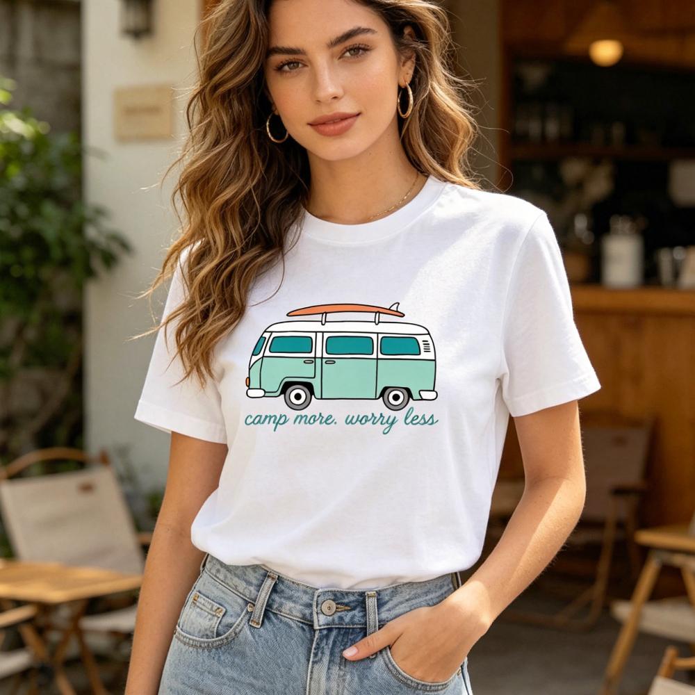 Camp More Worry Less Retro Surf Van Lässiges Grafik-T-Shirt Strand Camping Liebhaber Geschenk T-Shirt Sommer-Vibe Abenteuer Lässiges Hemd