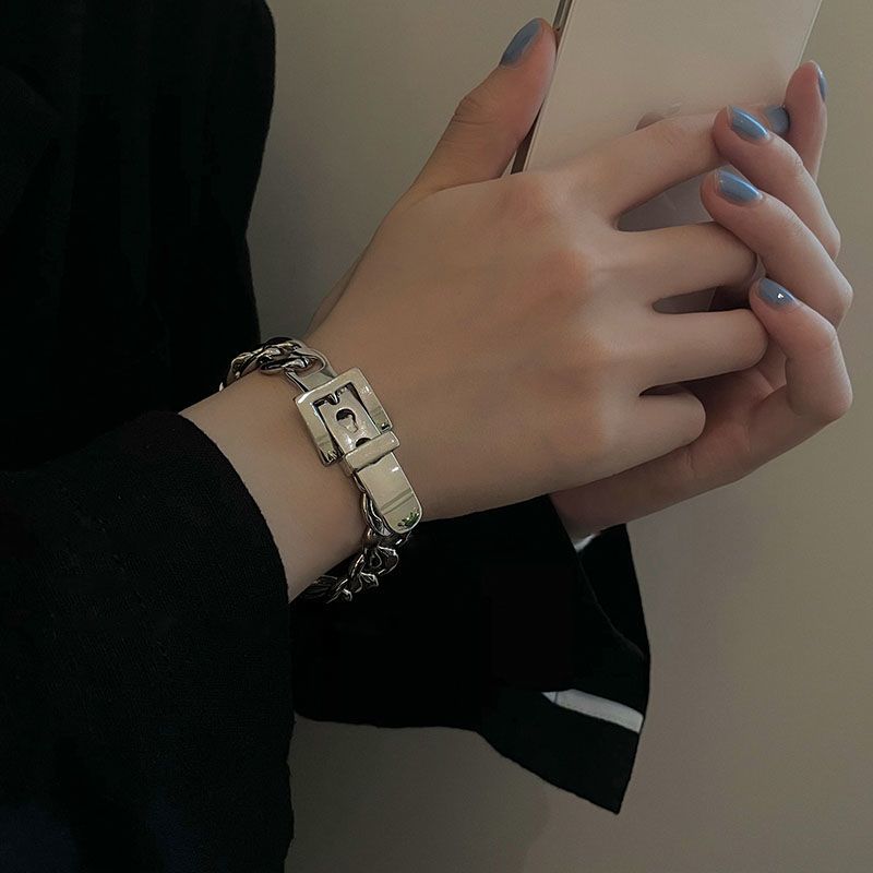 

Серебряный толстый ремень с пряжкой браслета цепи женский ins холодный ветер дизайн чувство простого темперамента ниша кубинские цепные украшения [Belt Buckle Bracelet]