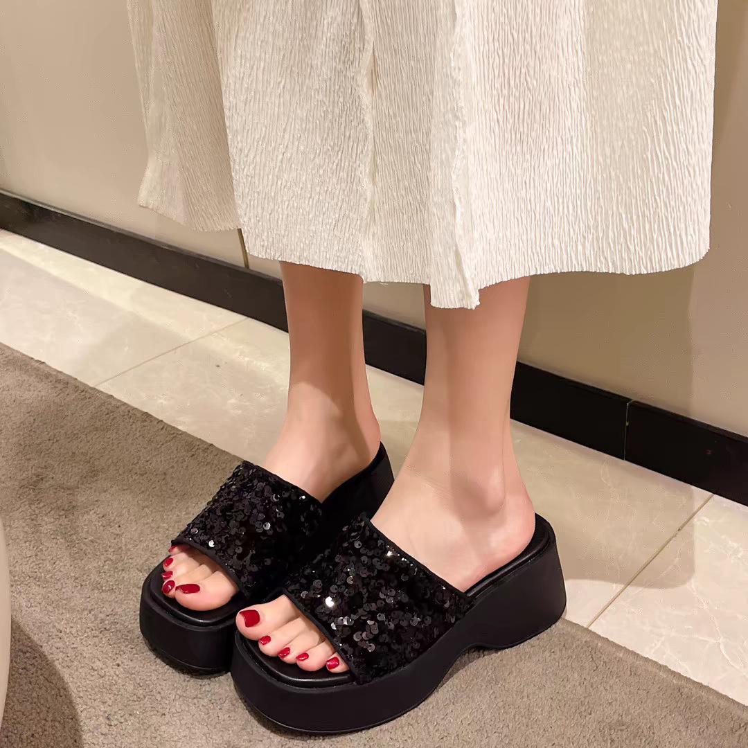 

Премиальные тапочки, женская летняя верхняя одежда 2024 года, новые модные женские однотонные классные тапочки с блестками и толстой подошвой 35 чёрный