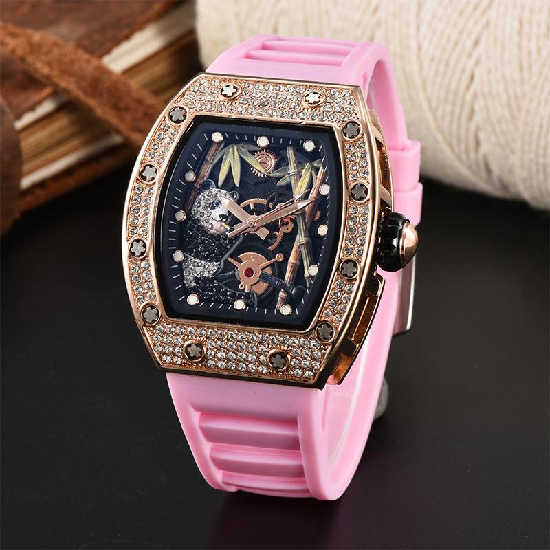 25 New Diamond Quartz Watch Panda Bamboo Hollow Dial Fashion Sports Quartz Watch