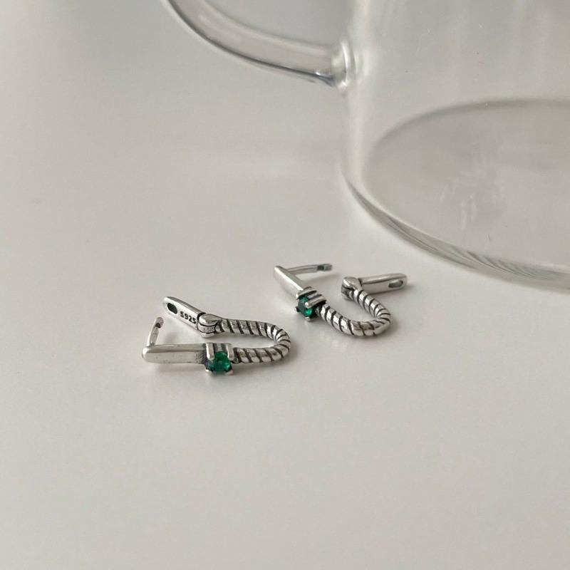Korean Version of Green Haoshi Niche Design French High-end Earrings