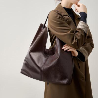 2024 Cowhide Tote Bag: Versatile, Large-Capacity, Textured, One-Shoulder Design for Everyday Use