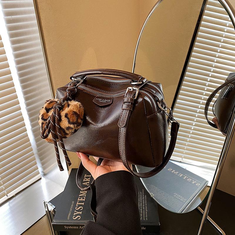 Retro Fashion Women's Bags, New Autumn and Winter Handbags, High-end Textured Commuter Messenger Bags