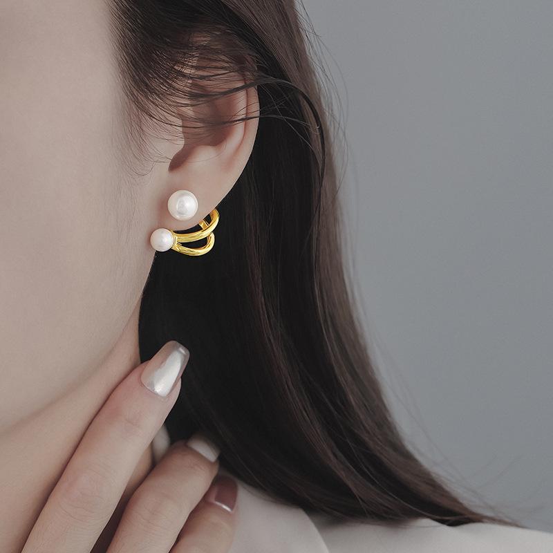Retro Pearl Earrings Women's Unique Temperament Stud Earrings Niche Design High-end Light Luxury Autumn and Winter Earrings