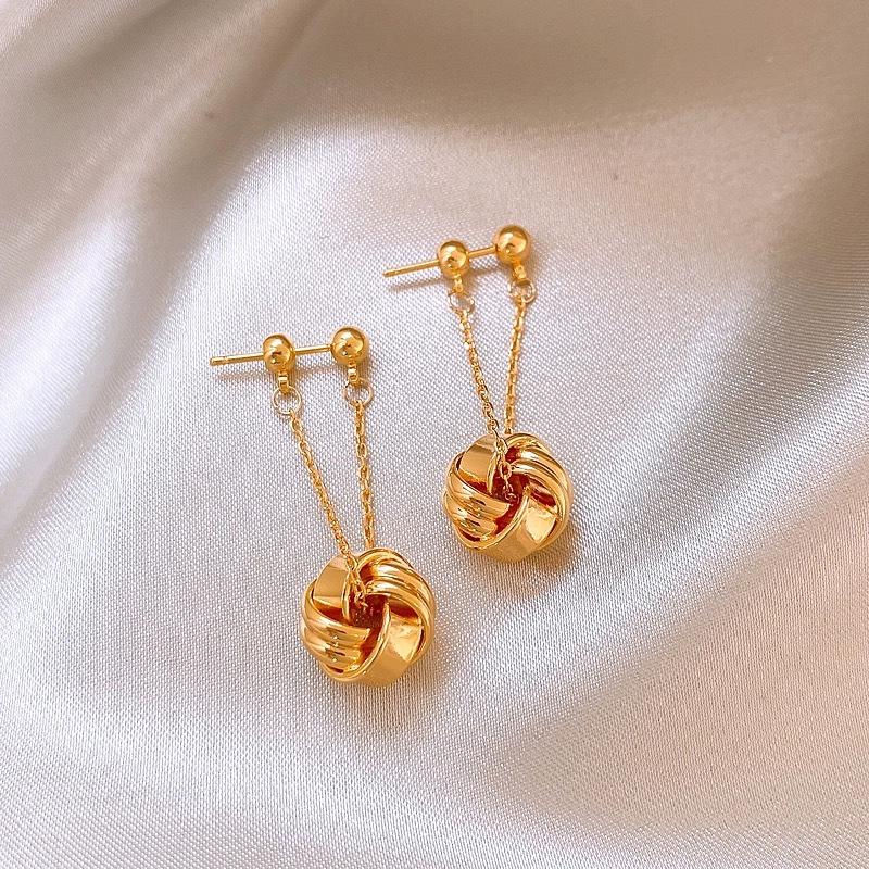 French Retro Gold Tassel Earrings: Niche Design, High-End Studs for 2025