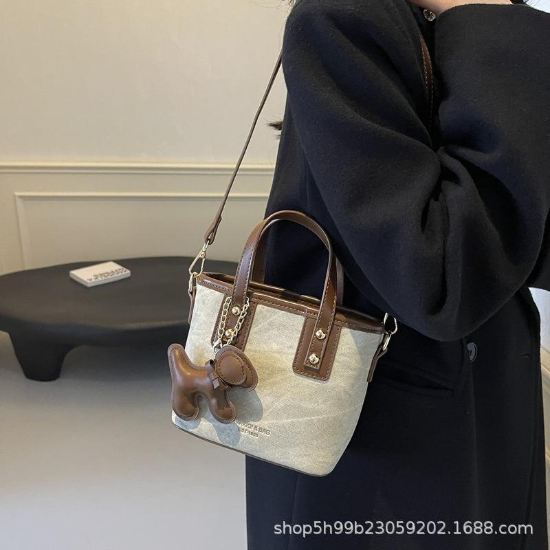 High-value Simple Portable Bucket Bag Women's Bag Autumn and Winter New Shoulder Messenger Bag Texture