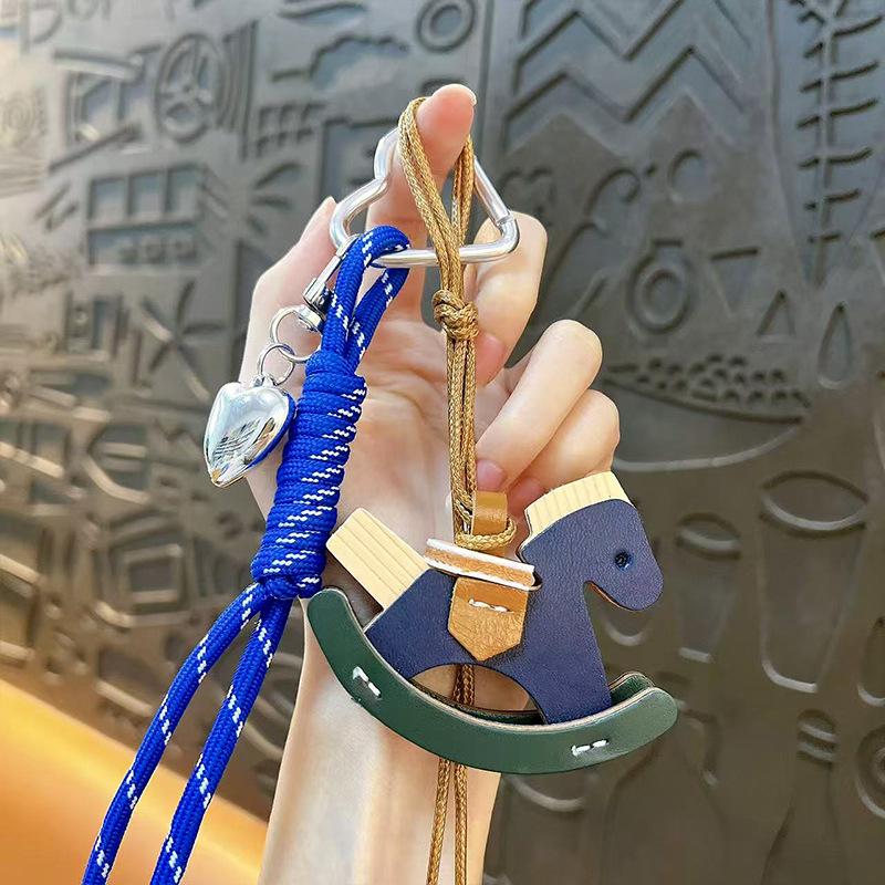 Creative leather rocking horse keychain cute trendy cool PU Trojan horse pendant men and women versatile bag hanging accessories small gifts