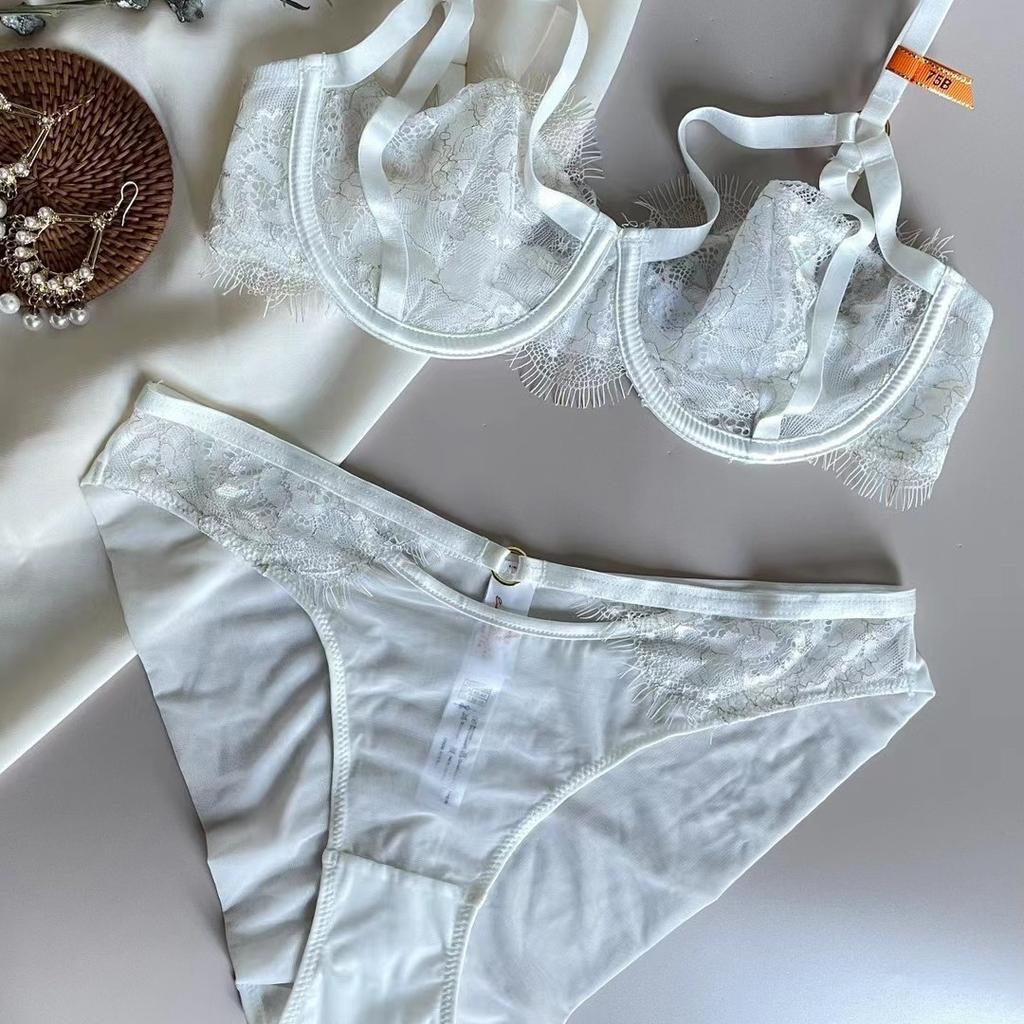 Fabricante Ropa interior de encaje francés Sujetador ultrafino sexy Sujetador pecho grande tirantes finos